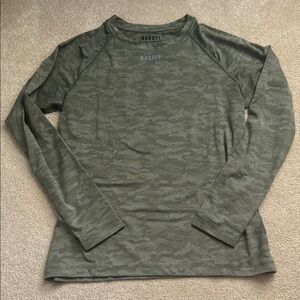 NOBULL Women’s Lightweight Textured Camo L/S Shirt